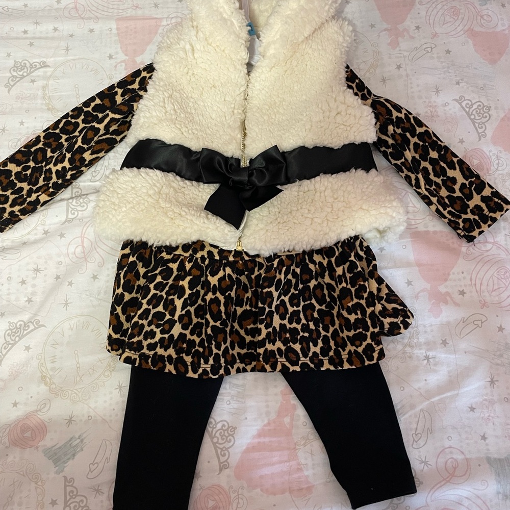 Leopard print fuzzy vest outfit